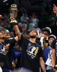 南宫28-【2022国际篮坛十大新闻】勇士登顶 拉塞尔与世长辞